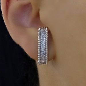 Brinco Ear Hook Bolinhas com Cravação em Zircônias em Prata 925