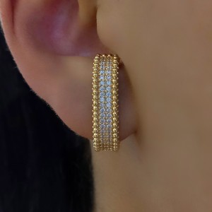 Brinco Ear Hook Bolinhas em Prata 925 com Banho de Ouro 18k com Cravação em Zircônias (Promoção valida somente via transferência bancária)